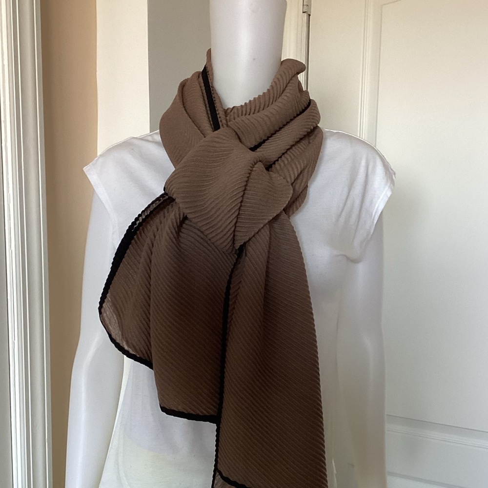 Roffe Plisse scarf